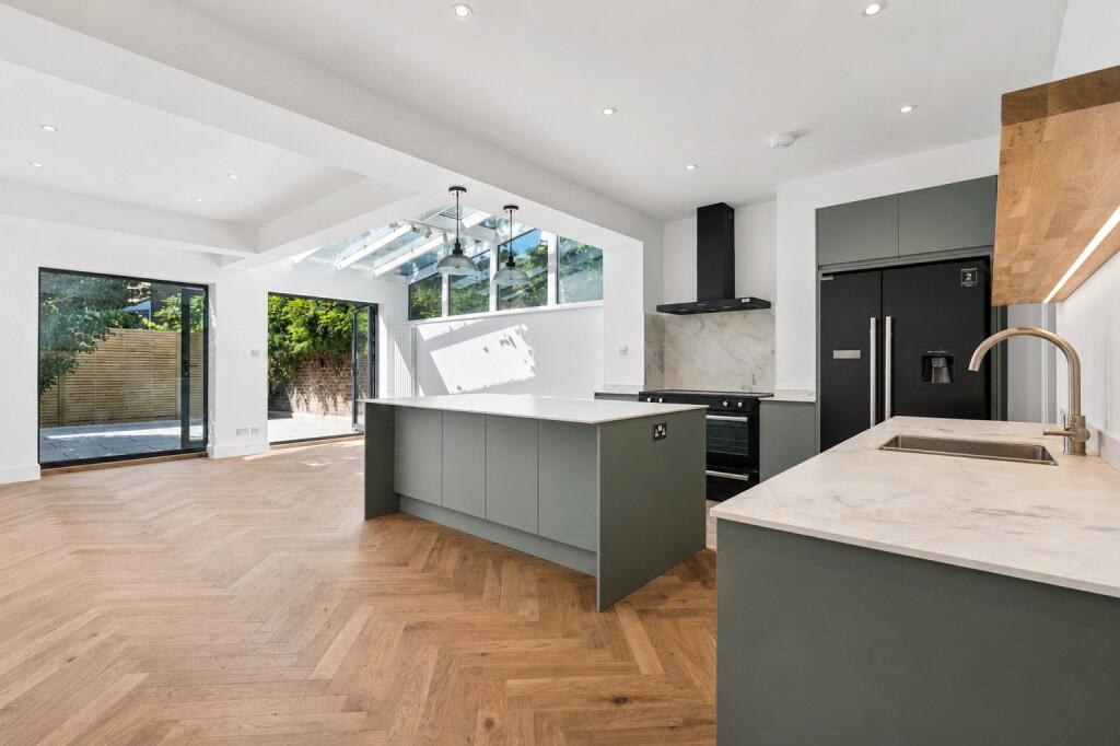4 bed Mid Terraced House for rent in Battersea. From Rampton Baseley - Northcote Road 4 bed Mid Terraced House for rent in Battersea. From Rampton Baseley - Northcote Road