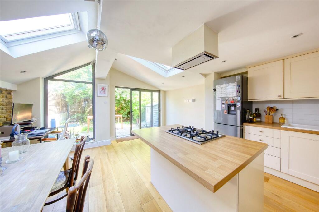 2 bed Not Specified for rent in Battersea. From Rampton Baseley - Northcote Road