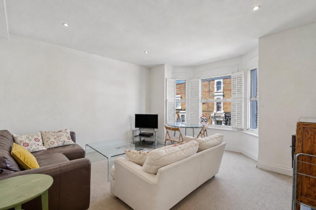 4 bed Apartment for rent in Battersea. From Rampton Baseley - Northcote Road