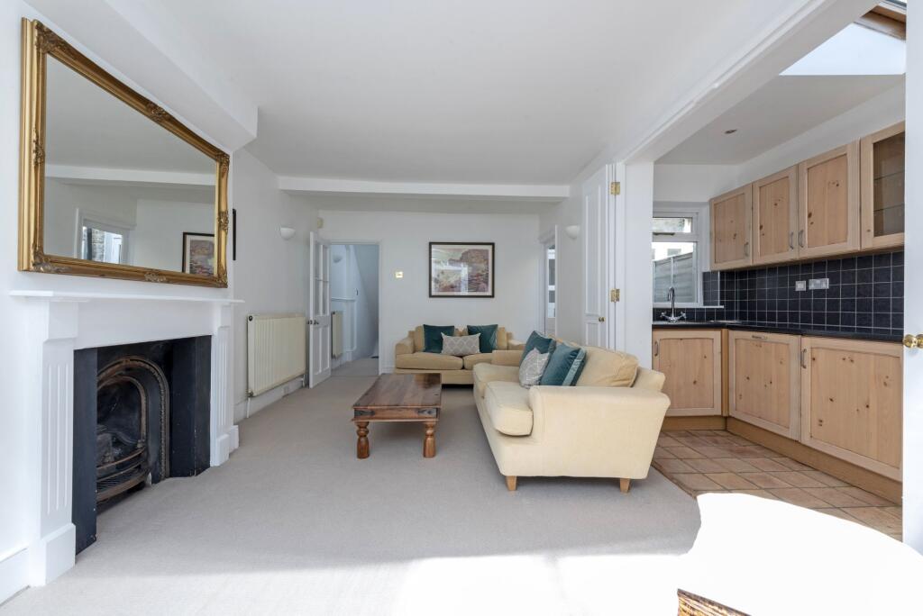 2 bed Apartment for rent in Battersea. From Rampton Baseley - Northcote Road 2 bed Apartment for rent in Battersea. From Rampton Baseley - Northcote Road