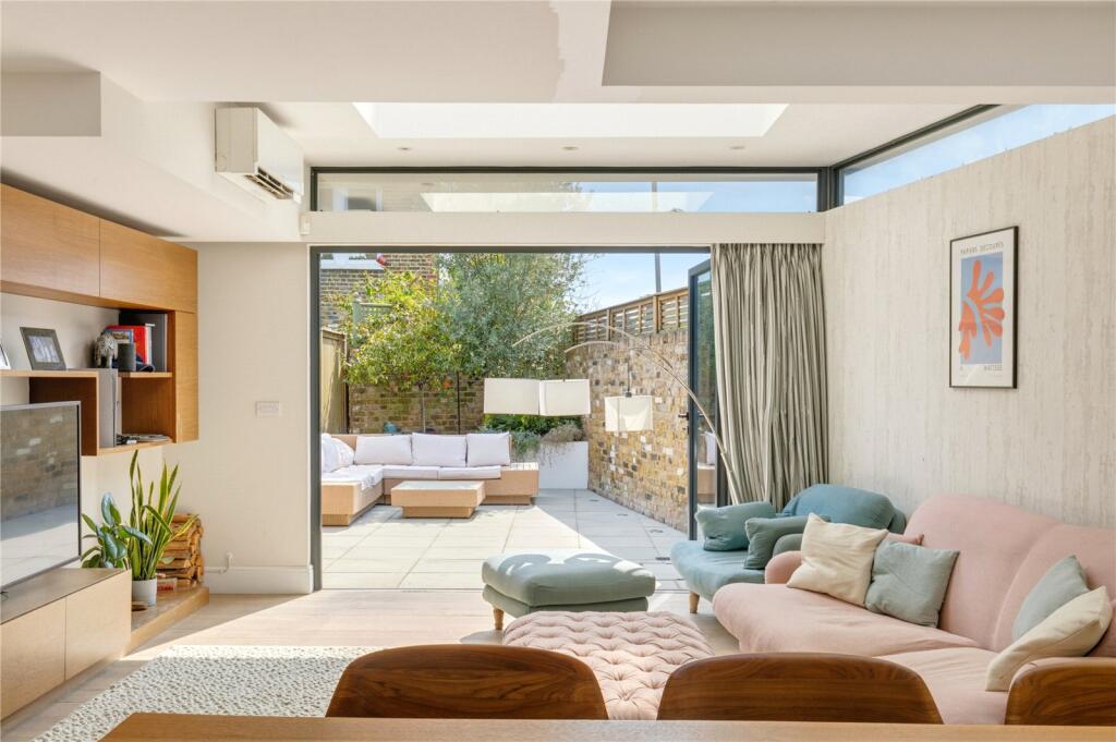 4 bed Detached for rent in Battersea. From Rampton Baseley - Northcote Road 4 bed Detached for rent in Battersea. From Rampton Baseley - Northcote Road