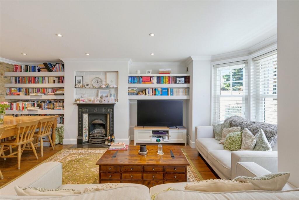 2 bed Apartment for rent in Battersea. From Rampton Baseley - Northcote Road