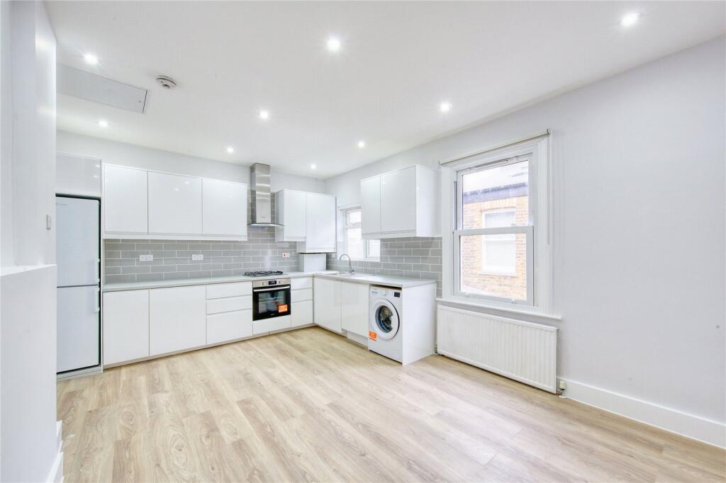 4 bed Apartment for rent in Fulham. From Rampton Baseley - Northcote Road