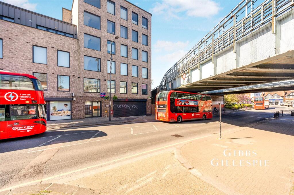 1 bed 1st Floor Flat for rent in Pinner. From Gibbs Gillespie - Pinner Sales