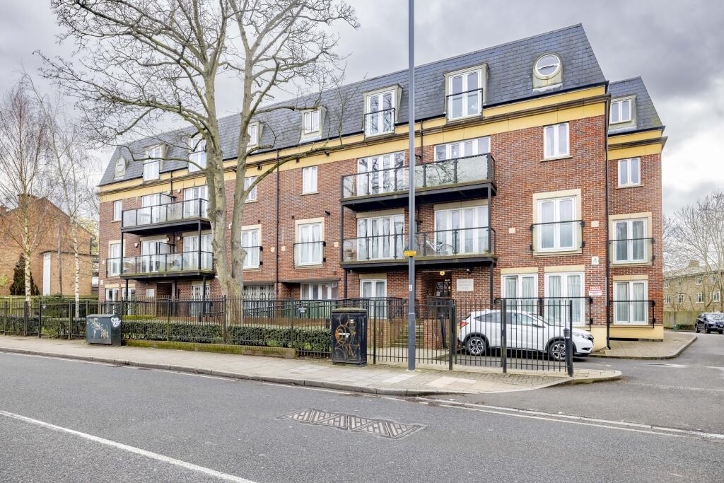 2 bed 1st Floor Flat for rent in Pinner. From Gibbs Gillespie - Pinner Sales