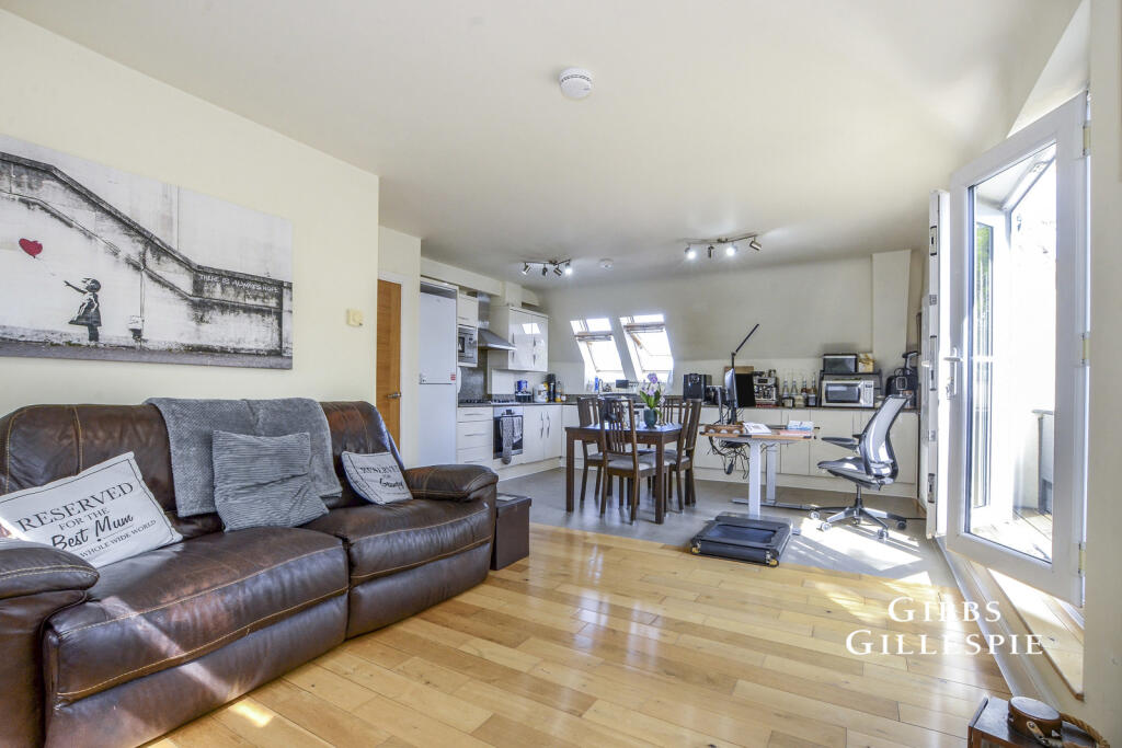 3 bed 1st Floor Flat for rent in Pinner. From Gibbs Gillespie - Pinner Sales