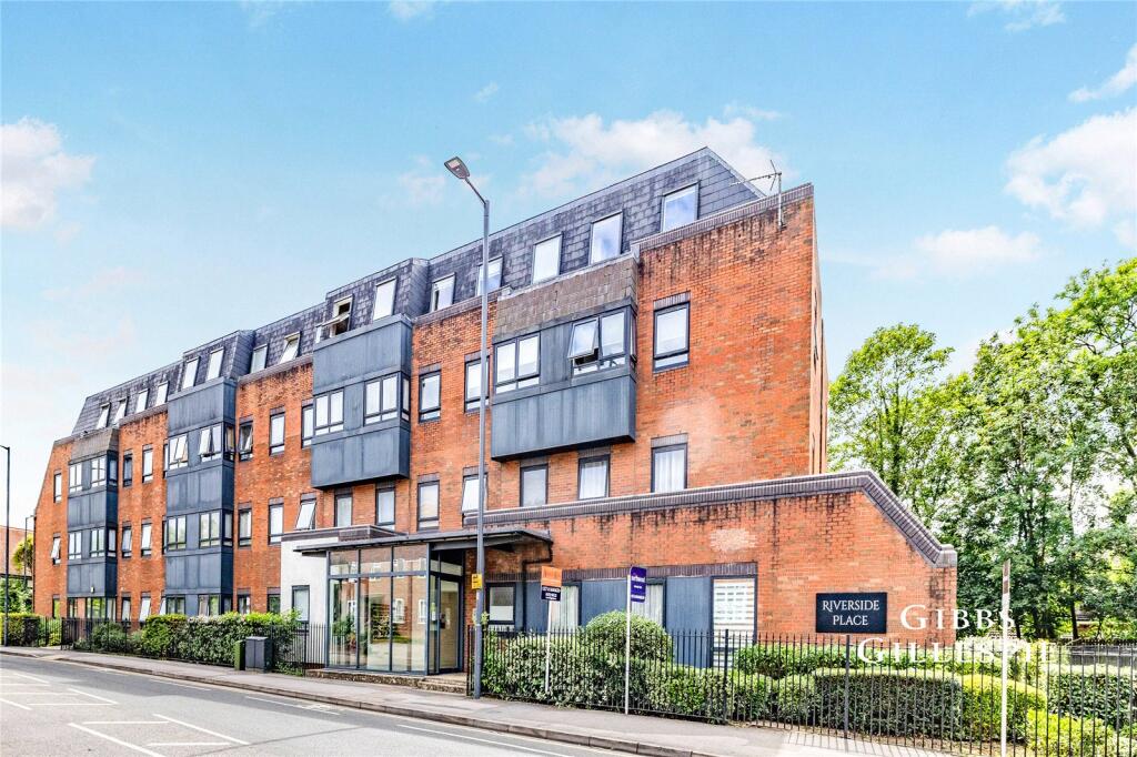 2 bed 1st Floor Flat for rent in Pinner. From Gibbs Gillespie - Pinner Sales