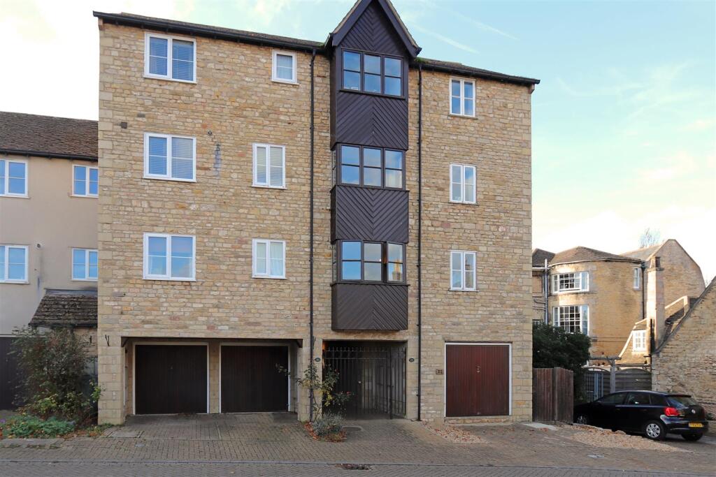 3 bed Town House for rent in Stamford. From Goodwin Property Services - Stamford