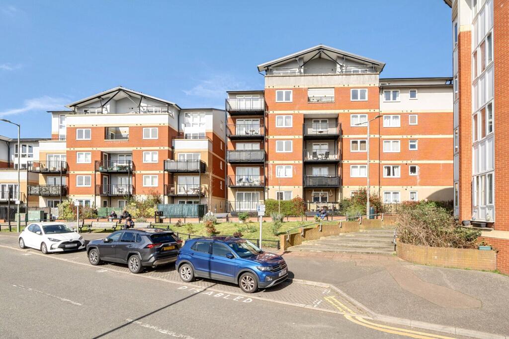2 bed 1st Floor Flat for rent in Rickmansworth. From Gibbs Gillespie - Rickmansworth Sales
