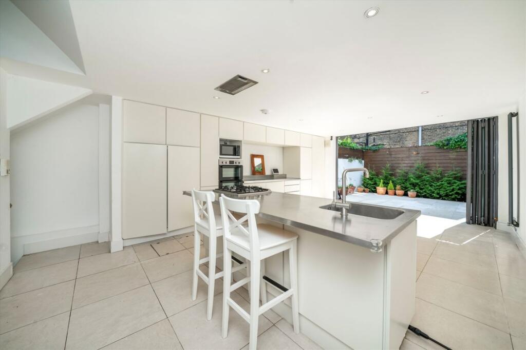 5 bed Detached for rent in London. From Marsh & Parsons - Fulham