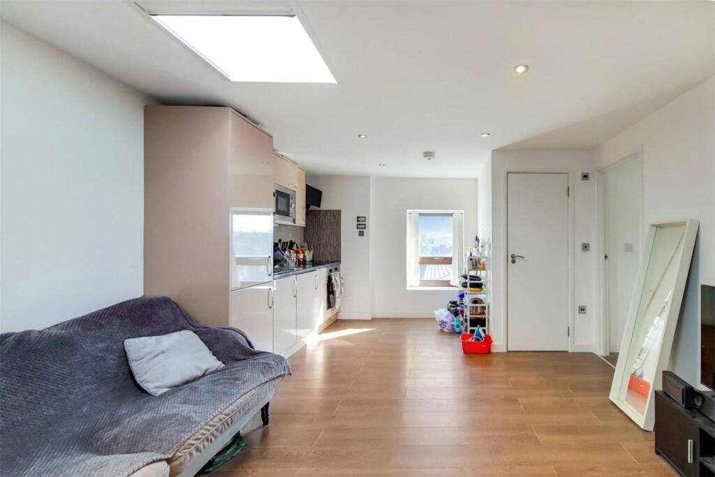 2 bed 1st Floor Flat for rent in London. From Marsh & Parsons - Fulham
