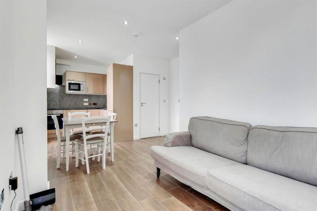 2 bed 1st Floor Flat for rent in Fulham. From Marsh & Parsons - Fulham