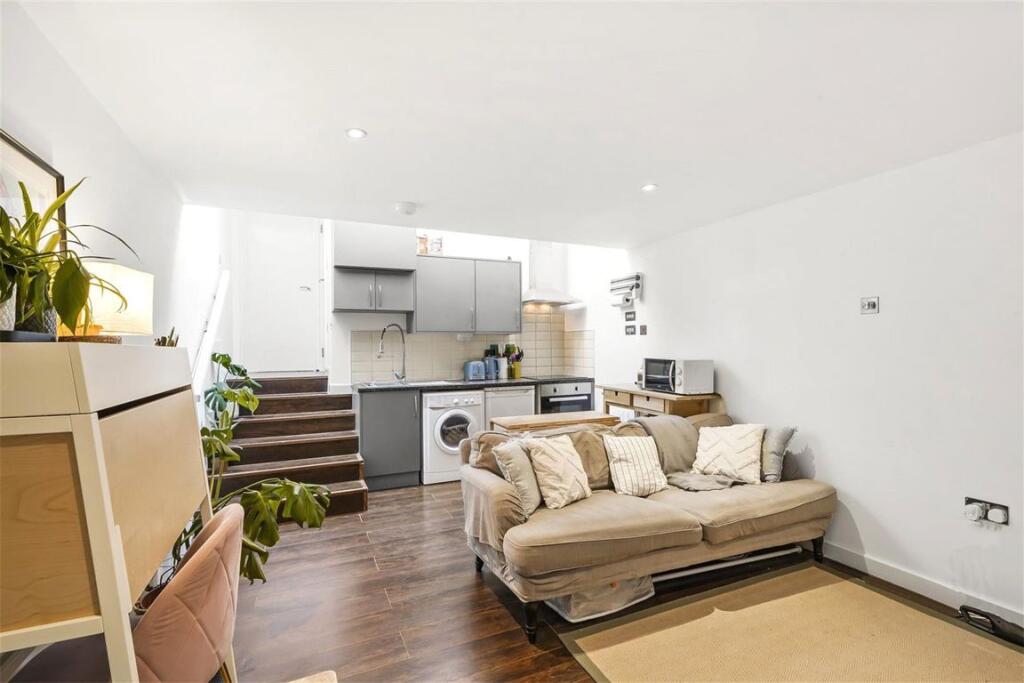 2 bed 1st Floor Flat for rent in Fulham. From Marsh & Parsons - Fulham