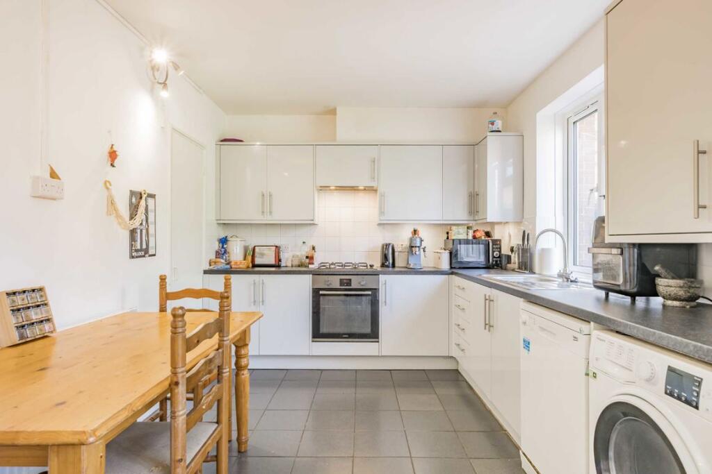 4 bed Detached for rent in Fulham. From Marsh & Parsons - Fulham 4 bed Detached for rent in Fulham. From Marsh & Parsons - Fulham