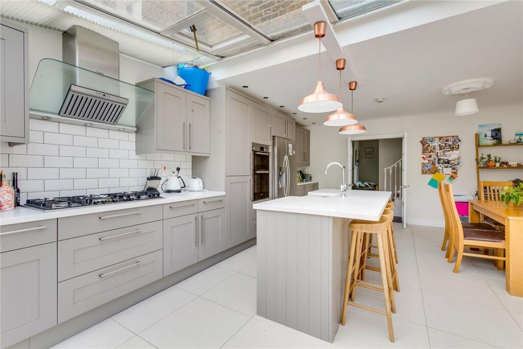 4 bed Mid Terraced House for rent in Fulham. From Marsh & Parsons - Fulham 4 bed Mid Terraced House for rent in Fulham. From Marsh & Parsons - Fulham