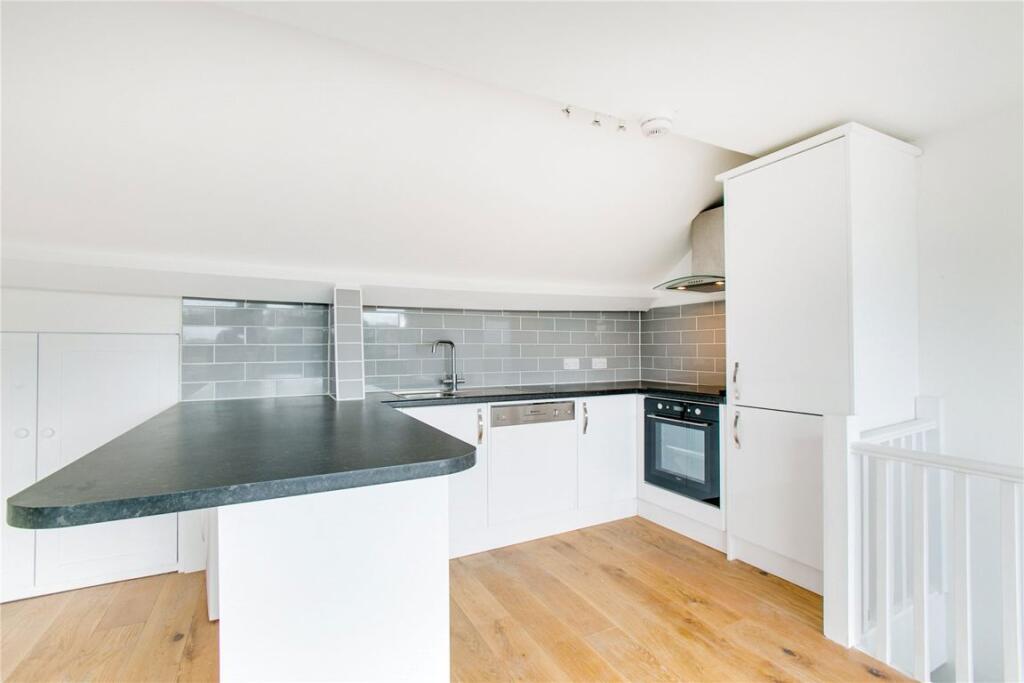 4 bed Annexe for rent in Fulham. From Marsh & Parsons - Fulham