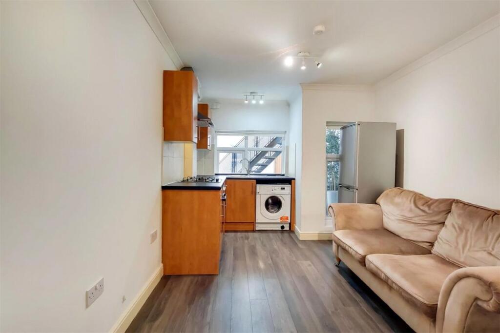 2 bed 1st Floor Flat for rent in Fulham. From Marsh & Parsons - Fulham