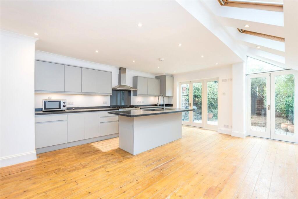4 bed Detached for rent in Fulham. From Marsh & Parsons - Fulham