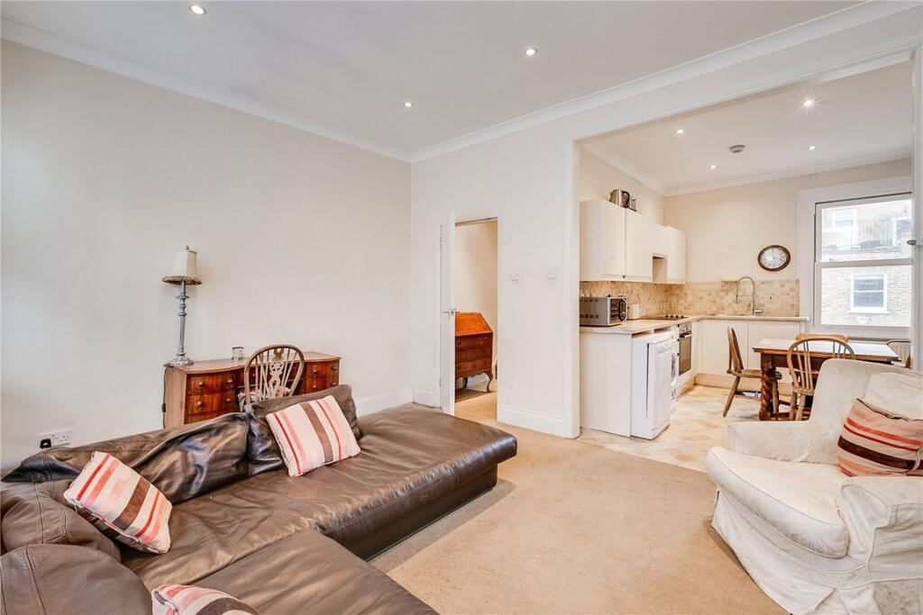 3 bed 1st Floor Flat for rent in Fulham. From Marsh & Parsons - Fulham