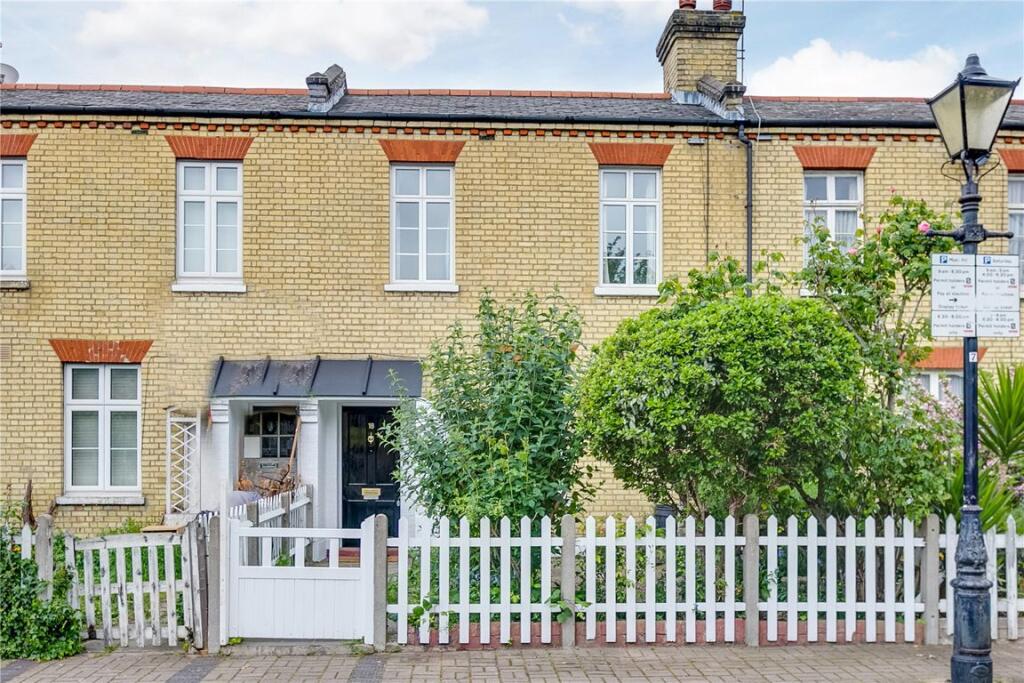 3 bed Mid Terraced House for rent in Fulham. From Marsh & Parsons - Fulham 3 bed Mid Terraced House for rent in Fulham. From Marsh & Parsons - Fulham
