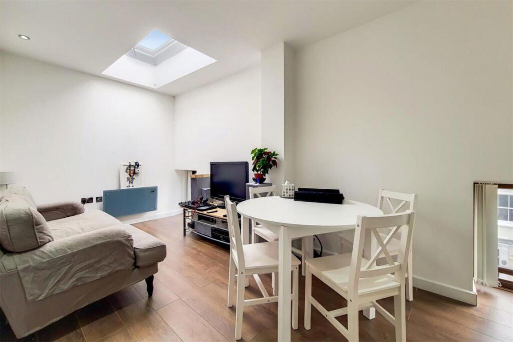 2 bed 1st Floor Flat for rent in Fulham. From Marsh & Parsons - Fulham
