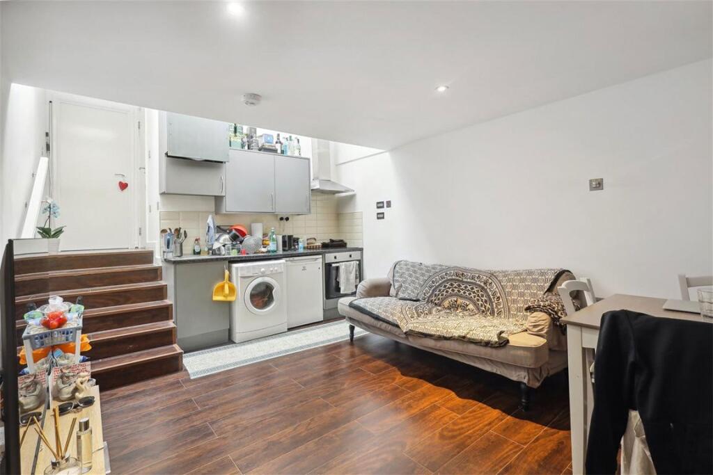 2 bed 1st Floor Flat for rent in Fulham. From Marsh & Parsons - Fulham