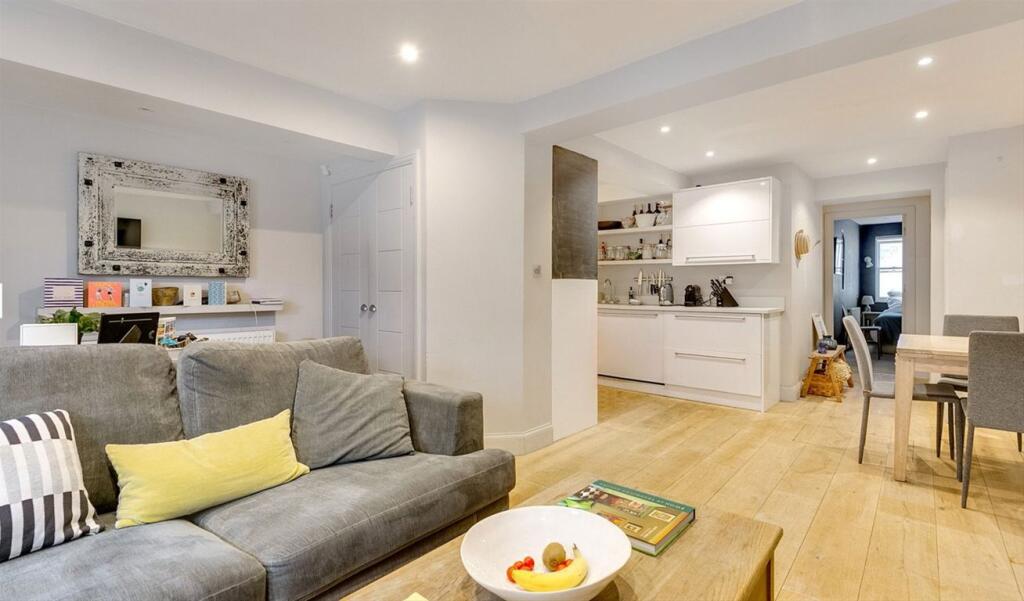 2 bed 1st Floor Flat for rent in Fulham. From Marsh & Parsons - Fulham