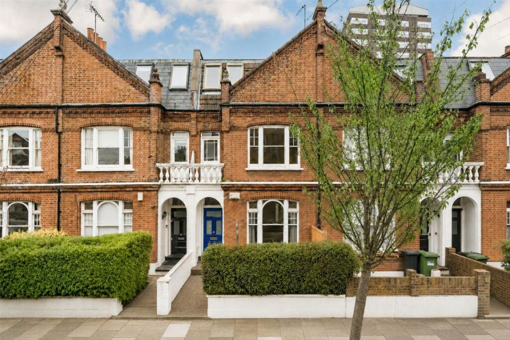 4 bed Detached for rent in Fulham. From Marsh & Parsons - Fulham 4 bed Detached for rent in Fulham. From Marsh & Parsons - Fulham