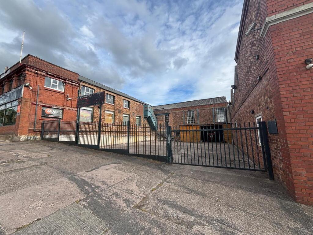 4 bed Dev Land - Leisure for rent in Leek. From Graham Watkins - Leek 4 bed Dev Land - Leisure for rent in Leek. From Graham Watkins - Leek