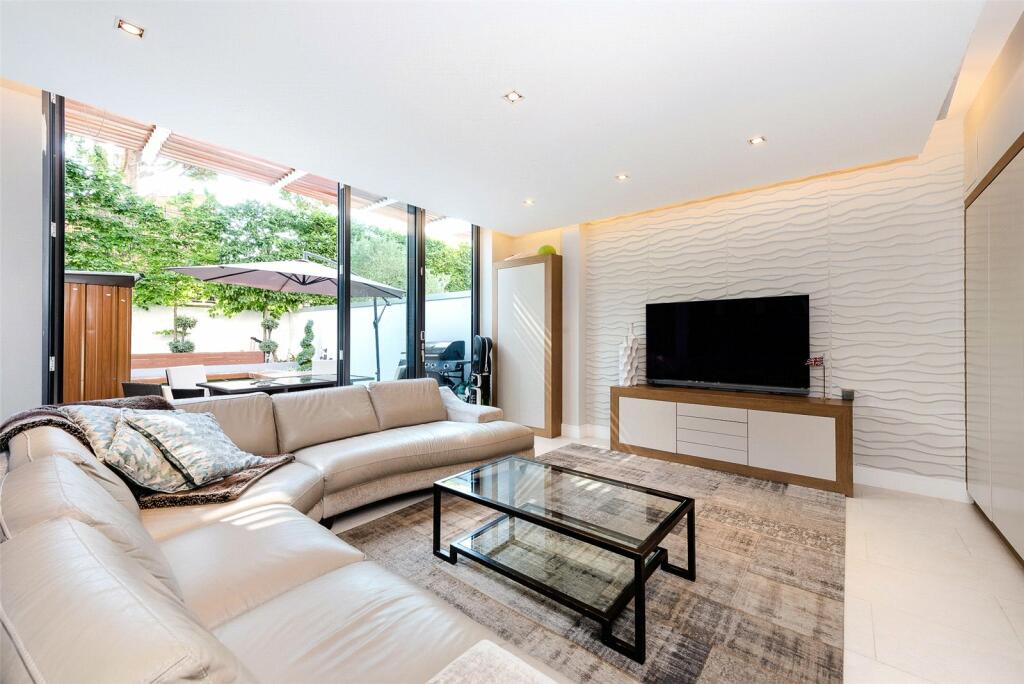 4 bed Mid Terraced House for rent in Battersea. From MyLondonHome - Central London