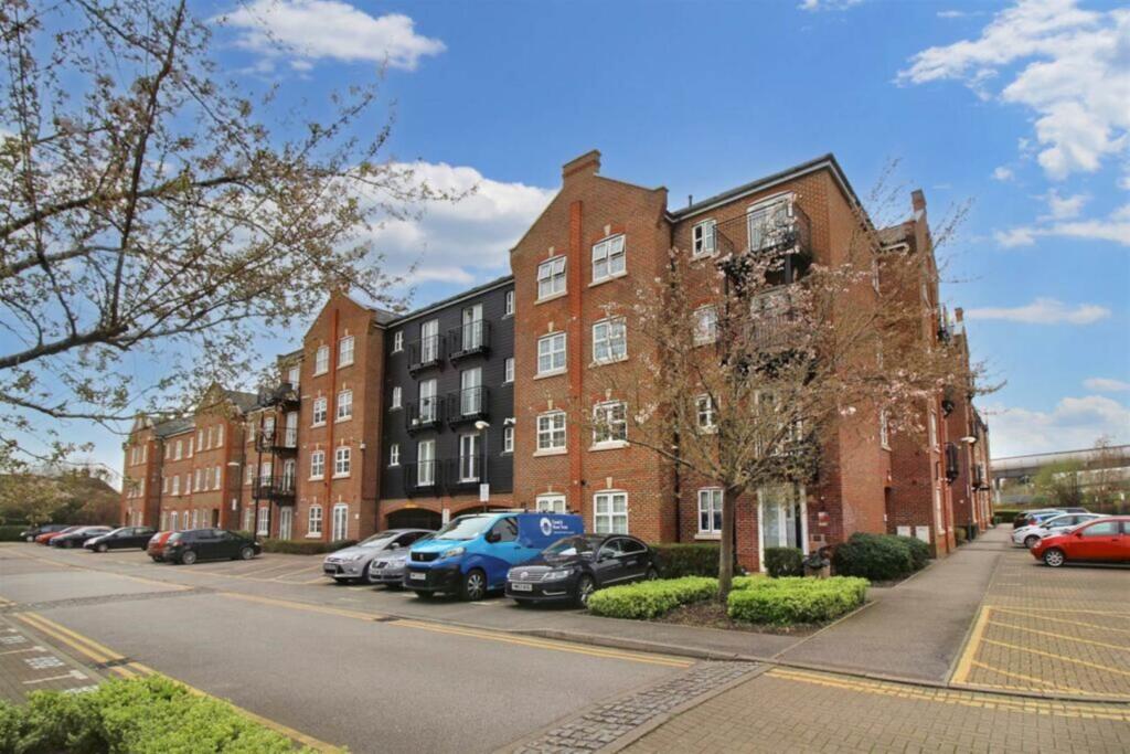 2 bed Apartment for rent in Aylesbury. From Hillyards Estate Agents - Aylesbury