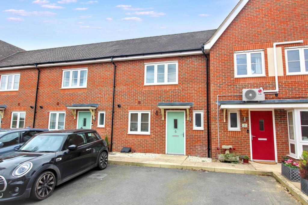 2 bed Mid Terraced House for rent in Aylesbury. From Hillyards Estate Agents - Aylesbury