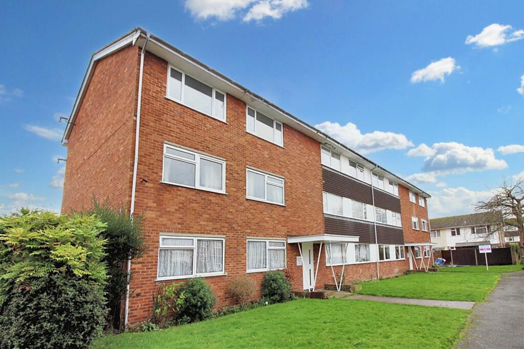2 bed 1st Floor Flat for rent in Aylesbury. From Hillyards Estate Agents - Aylesbury