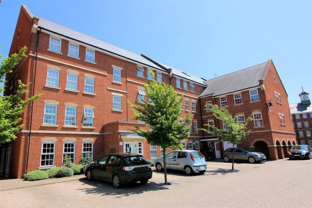 2 bed 1st Floor Flat for rent in Aylesbury. From Hillyards Estate Agents - Aylesbury