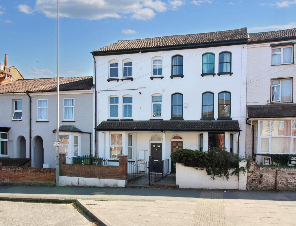 1 bed 1st Floor Flat for rent in Aylesbury. From Hillyards Estate Agents - Aylesbury