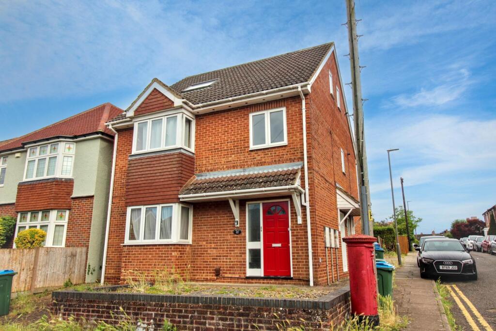 4 bed 1st Floor Flat for rent in Aylesbury. From Hillyards Estate Agents - Aylesbury 4 bed 1st Floor Flat for rent in Aylesbury. From Hillyards Estate Agents - Aylesbury