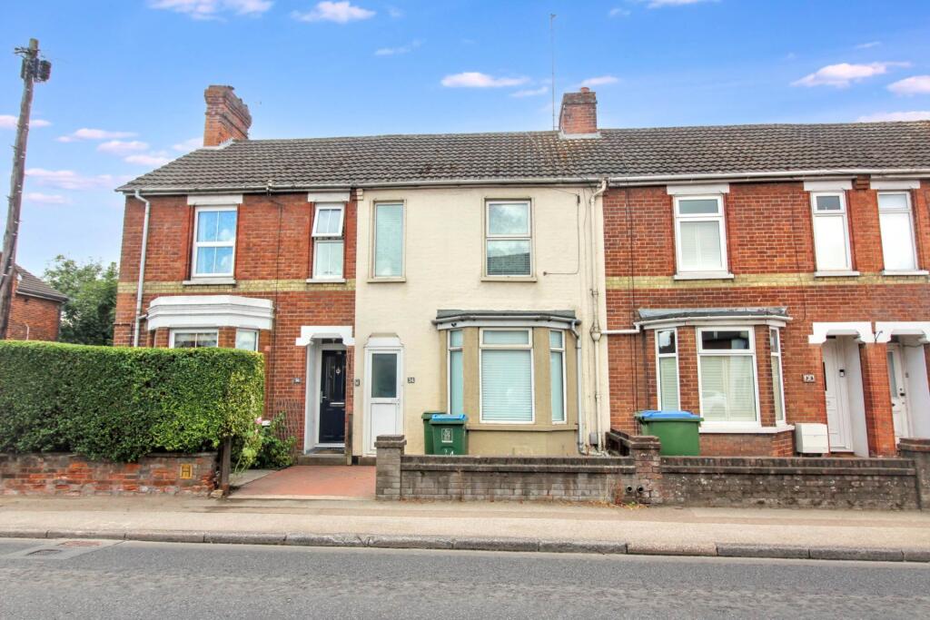 3 bed Mid Terraced House for rent in Aylesbury. From Hillyards Estate Agents - Aylesbury