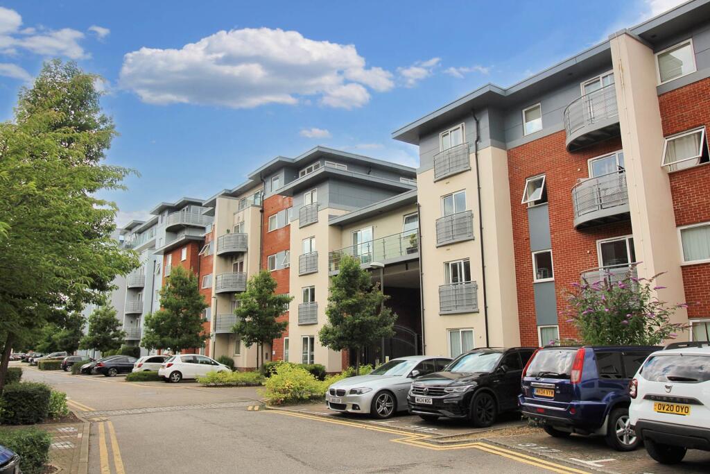 3 bed 1st Floor Flat for rent in Aylesbury. From Hillyards Estate Agents - Aylesbury
