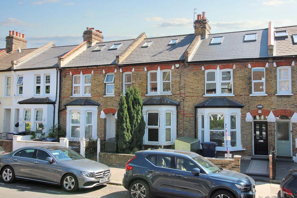 2 bed 1st Floor Flat for rent in Greenford. From Hillyards Estate Agents - Aylesbury 2 bed 1st Floor Flat for rent in Greenford. From Hillyards Estate Agents - Aylesbury