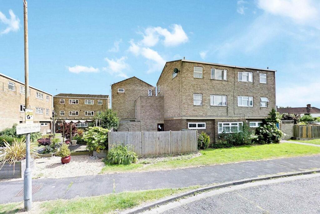 1 bed Detached for rent in Aylesbury. From Hillyards Estate Agents - Aylesbury