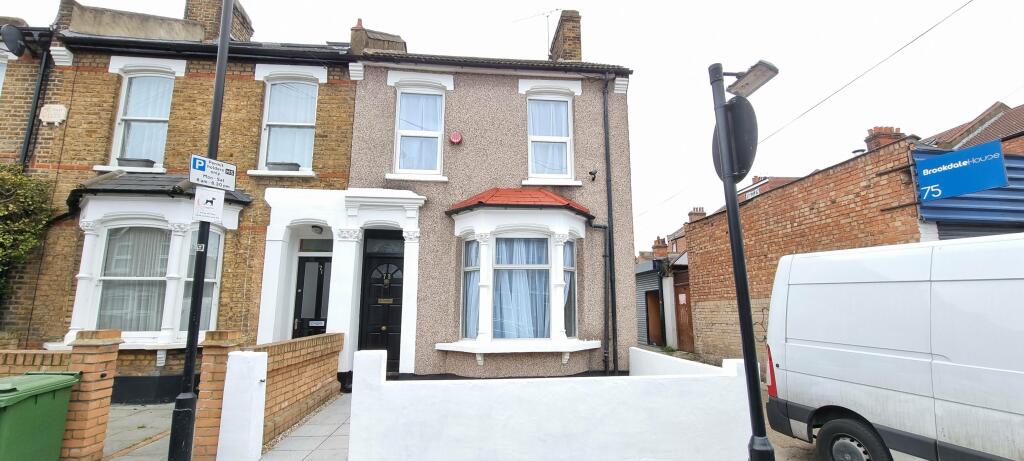 4 bed Detached House for rent in Walthamstow. From Waltham Estates