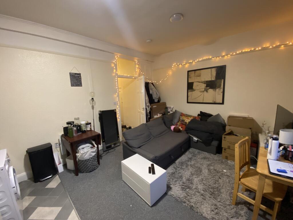 1 bed 1st Floor Flat for rent in London. From Waltham Estates