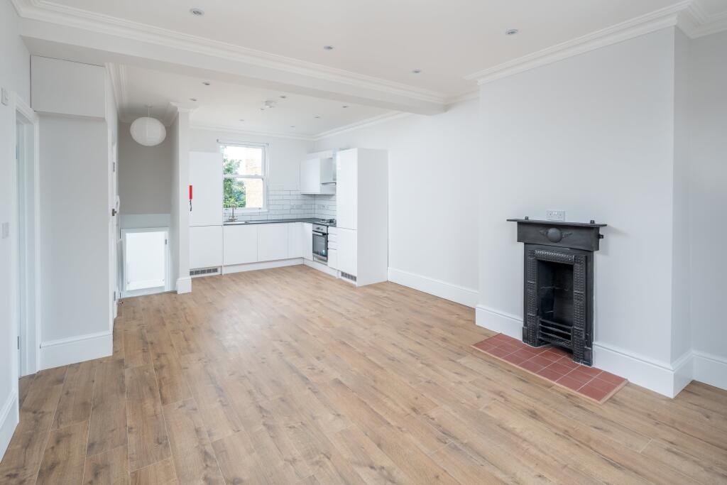 1 bed 1st Floor Flat for rent in Walthamstow. From Waltham Estates