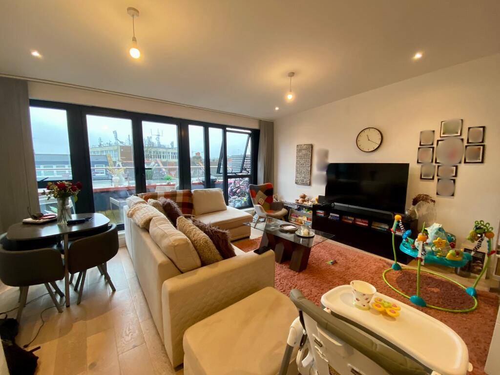 2 bed 1st Floor Flat for rent in Borehamwood. From Waltham Estates