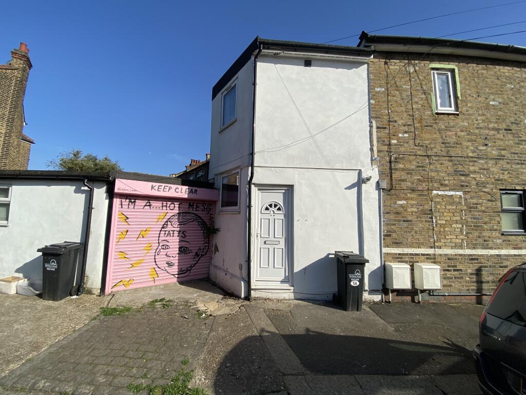 1 bed 1st Floor Flat for rent in London. From Waltham Estates