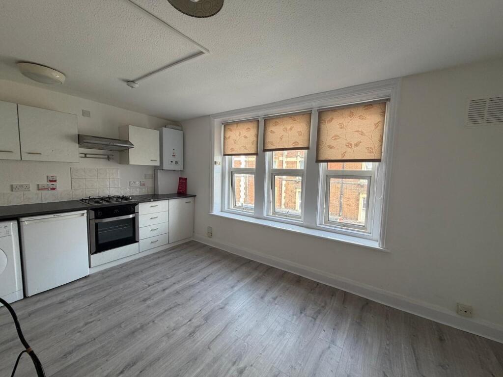 1 bed 1st Floor Flat for rent in Woodford. From Waltham Estates