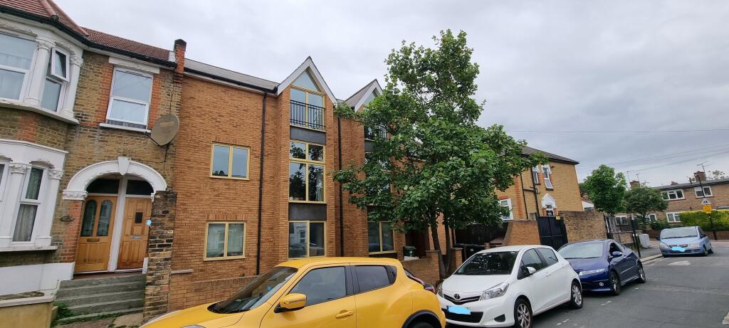 2 bed 1st Floor Flat for rent in Leyton. From Waltham Estates