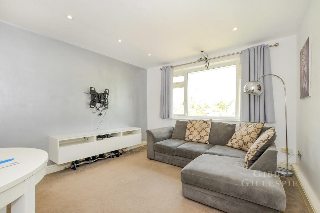 2 bed 1st Floor Flat for rent in Kenton. From Gibbs Gillespie - Harrow Sales