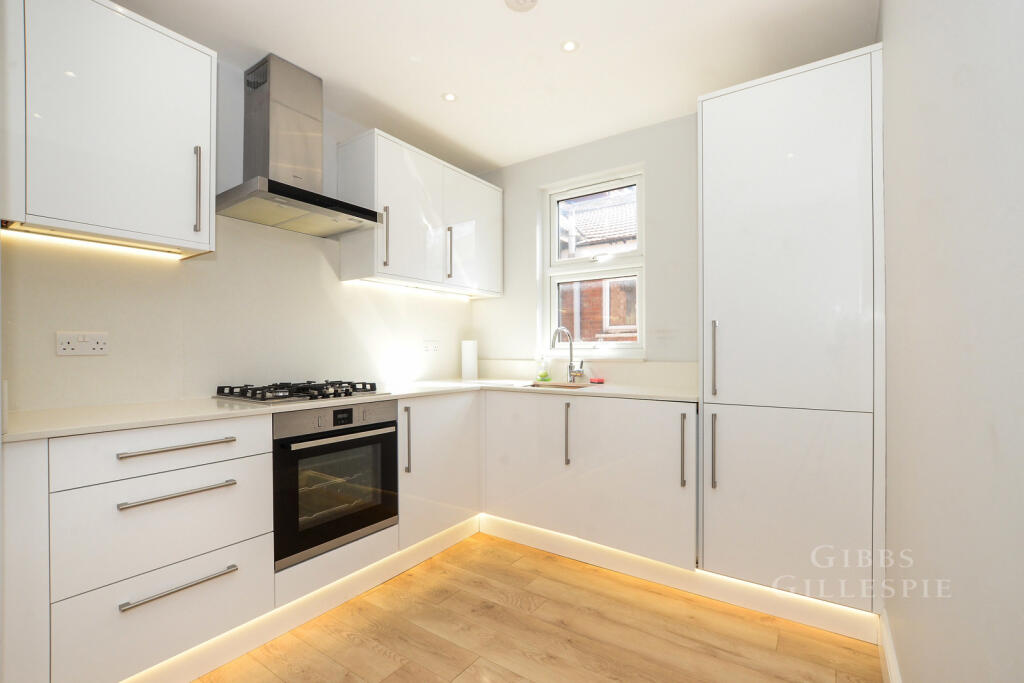 3 bed 1st Floor Flat for rent in Harrow. From Gibbs Gillespie - Harrow Sales