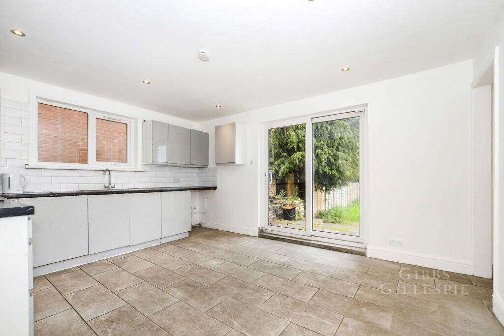 4 bed Semi Detached for rent in Harrow. From Gibbs Gillespie - Harrow Sales